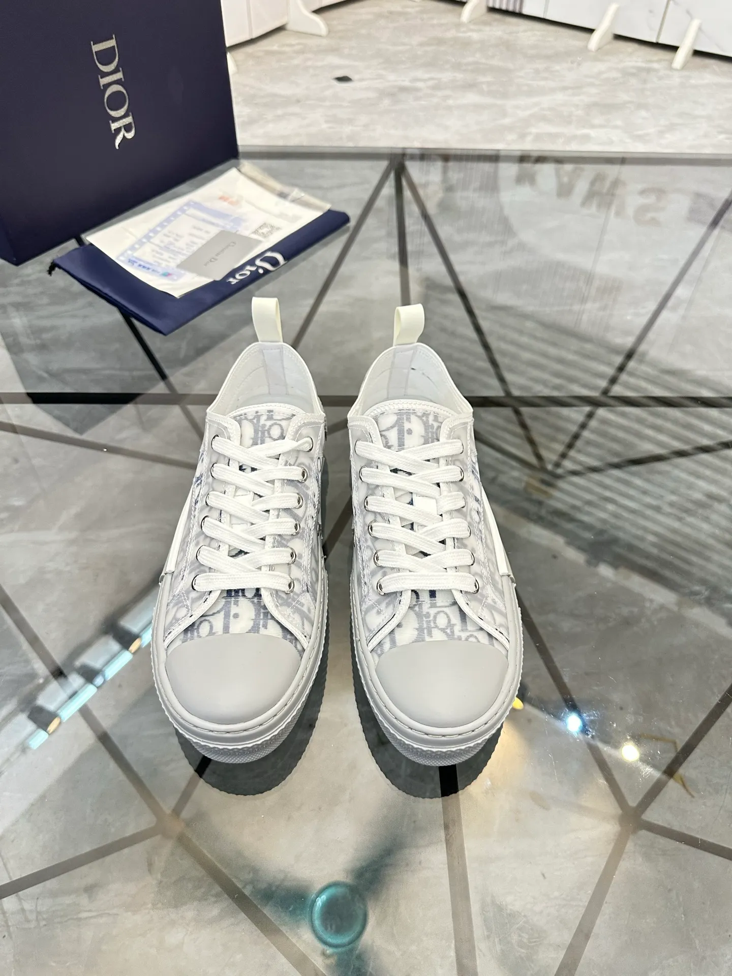 Selling men's shoes 💰: 💰P400¥ Product trademark: Dio* "Dior*" low-top casual shoes Regular size: 36-45 (can be customized to 46) Couple style B23 Product materials: Upper imported original fabric, breathable lining, original outsole. No.: 007